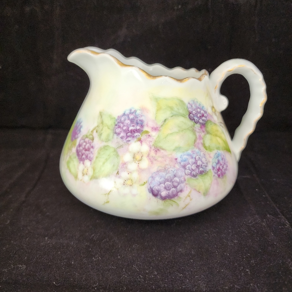 Vtg 1976 Small Scalloped Creamer Pitcher Blackberry Signed
